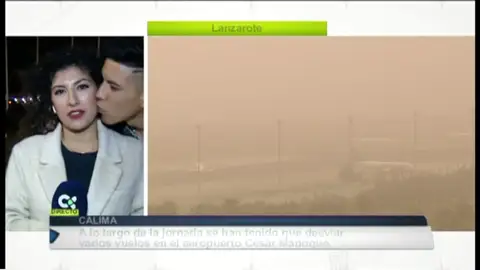 Multado con 2.410 euros el joven que besó a una periodista en directo en Canarias Multado con 2.410 euros el joven que besó a una periodista en directo en Canarias