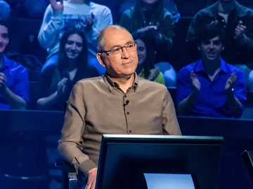 ¿Superarías el acertijo de las edades? Alberto Sanfrutos, ante el enrevesado problema matemático de '¿Quién quiere ser millonario?' ¿Superarías el acertijo de las edades? Alberto Sanfrutos, ante el enrevesado problema matemático de '¿Quién quiere ser millonario?'