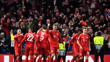Los jugadores del Bayern Múnich celebran un gol ante el Chelsea