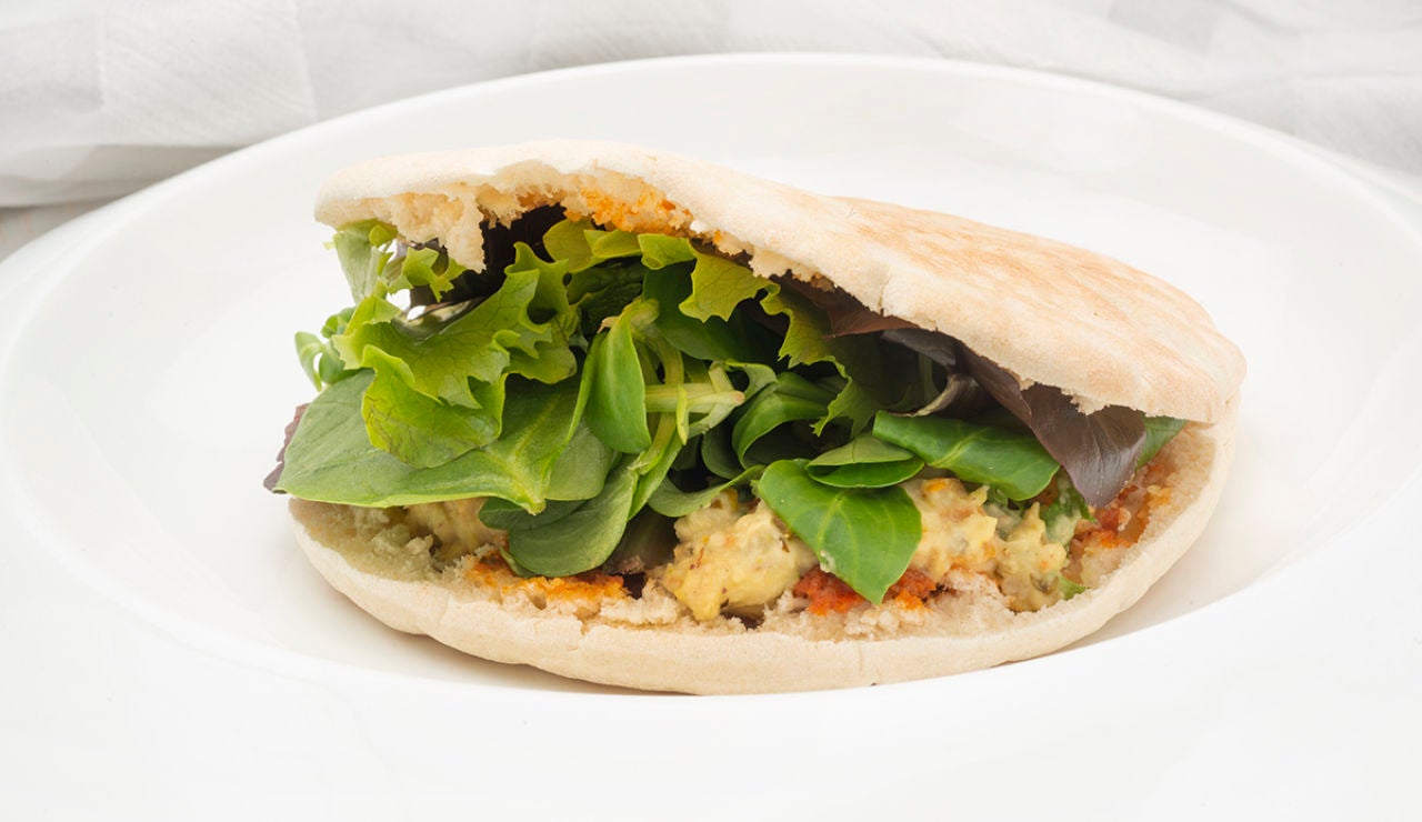 Pan de pita con paté de garbanzos y calabaza Pan de pita con paté de garbanzos y calabaza