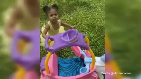 La hija de Serena Williams alucina al ver llover por primera vez La hija de Serena Williams alucina al ver llover por primera vez