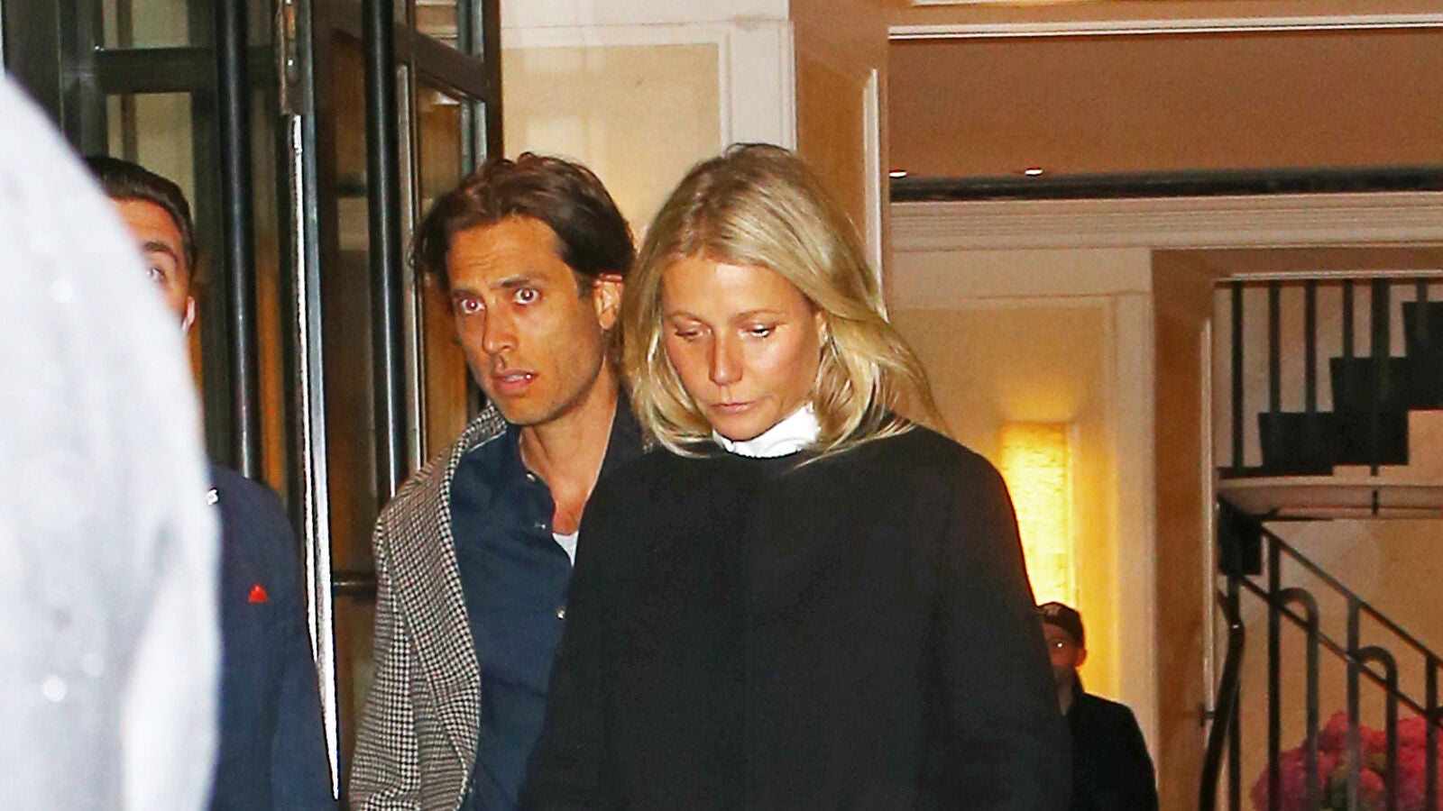 Así de tapada viaja Gwyneth Paltrow por miedo a contagiarse por el coronavirus