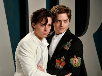 Cole Sprouse y Dylan Sprouse en la fiesta tras los Oscar Cole Sprouse y Dylan Sprouse en la fiesta tras los Oscar