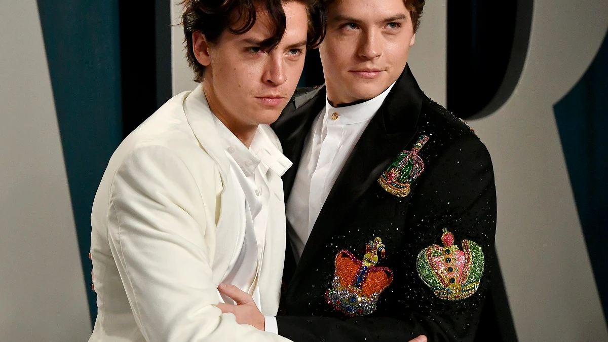 Cole Sprouse y Dylan Sprouse en la fiesta tras los Oscar