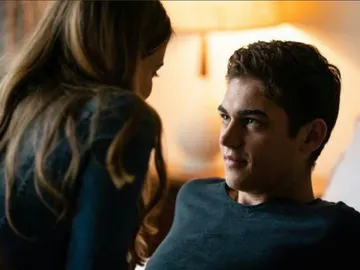 Josephine Langford (Tessa) y Hero Fiennes (Hardin) en 'After' Josephine Langford (Tessa) y Hero Fiennes (Hardin) en 'After'