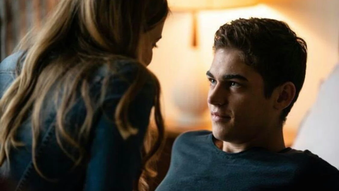 Josephine Langford (Tessa) y Hero Fiennes (Hardin) en 'After' Josephine Langford (Tessa) y Hero Fiennes (Hardin) en 'After'