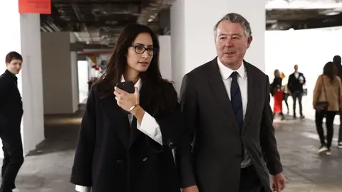 Rachel Valdés junto al exministro José María Michavila Rachel Valdés junto al exministro José María Michavila