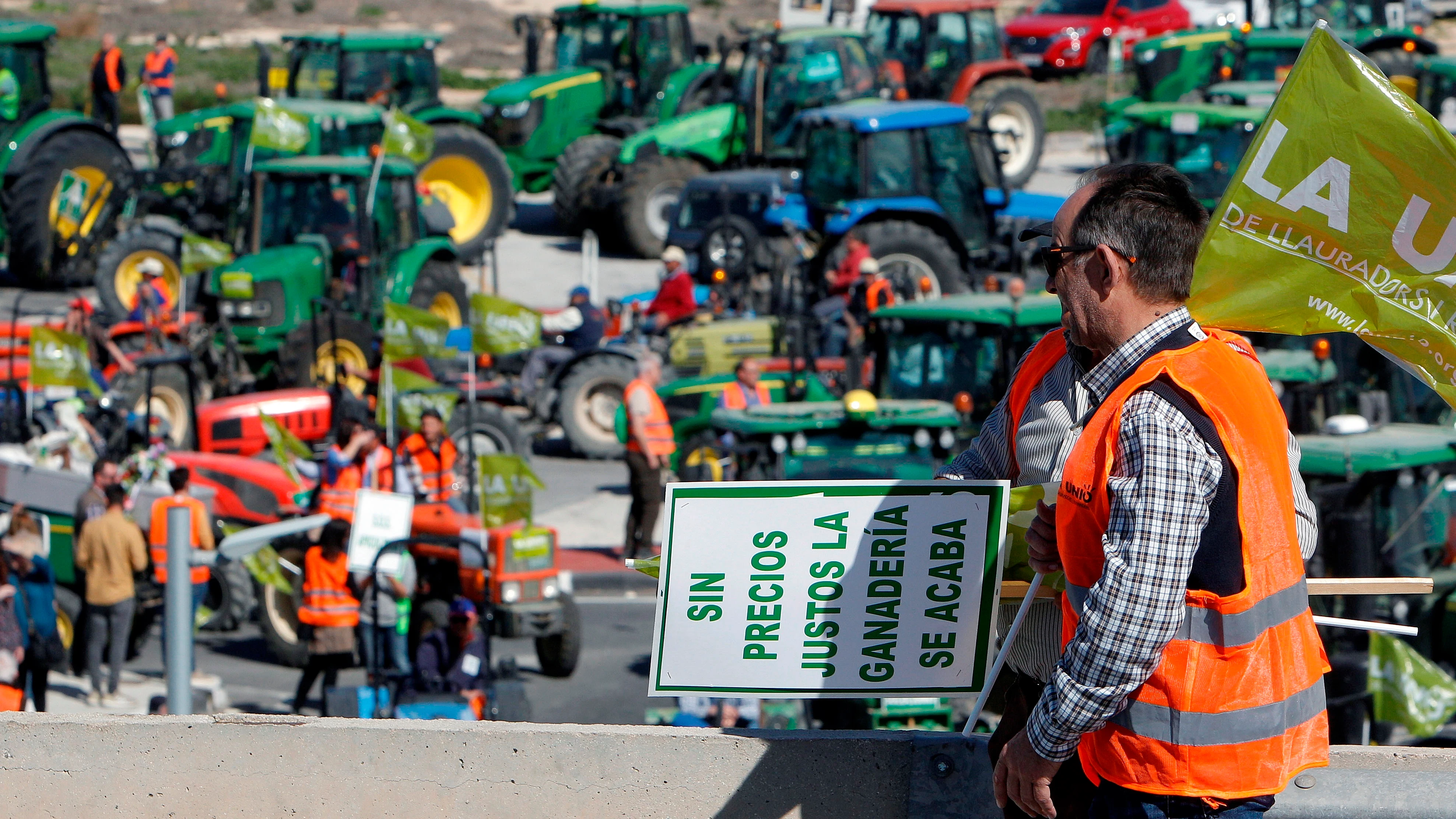 Agricultores protestando por la situaci&oacute;n en el campo
