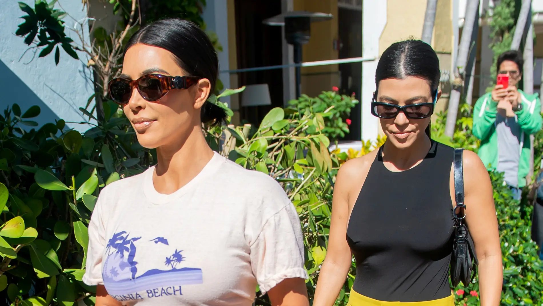 Kim Kardashian y su hermana Kourtney Kardashian