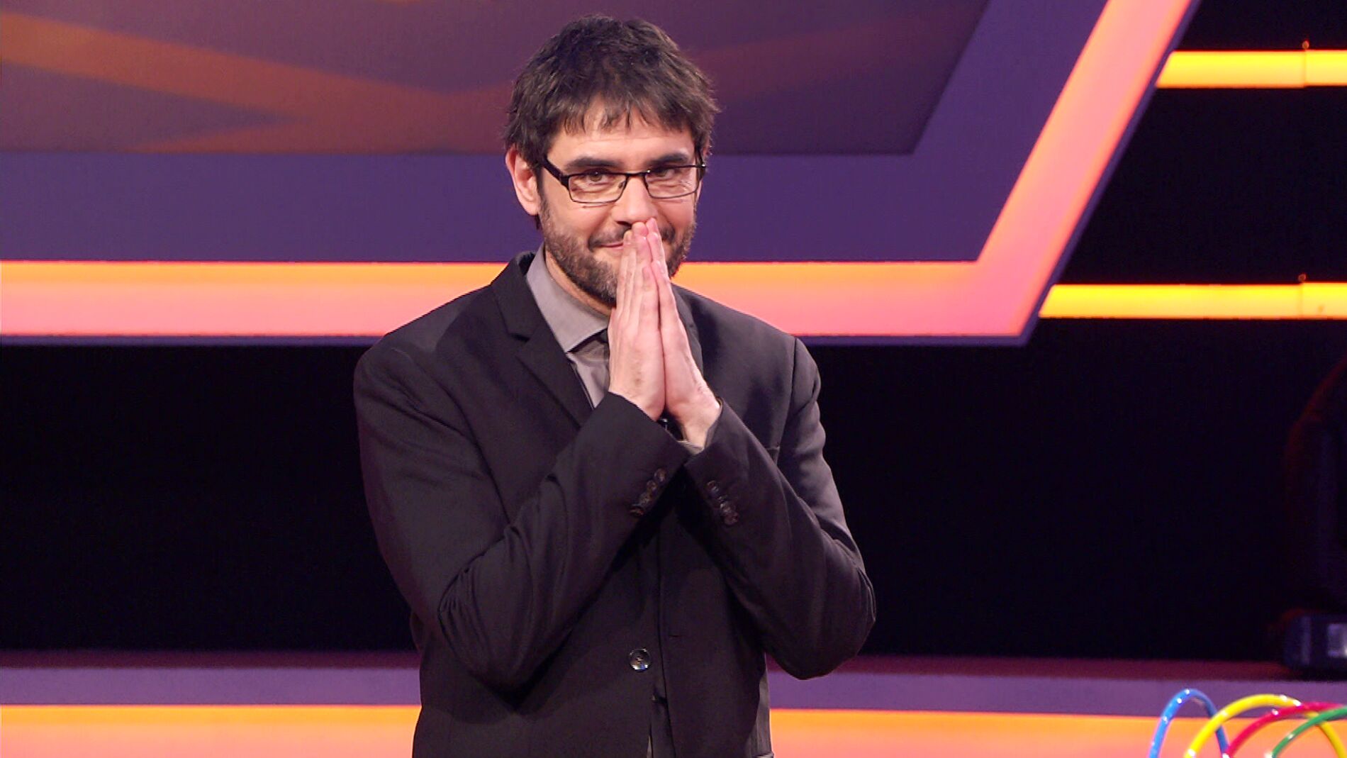 Juanra Bonet, sonrojado al recibir una inesperada declaraci&oacute;n de amor en '&iexcl;Boom!'