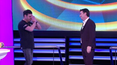 Inédito en '¡Ahora caigo!': Arturo Valls cede el mando del programa al cámara Ricardo 