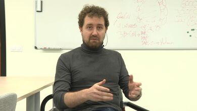 El virólogo Juan Ayllón: 