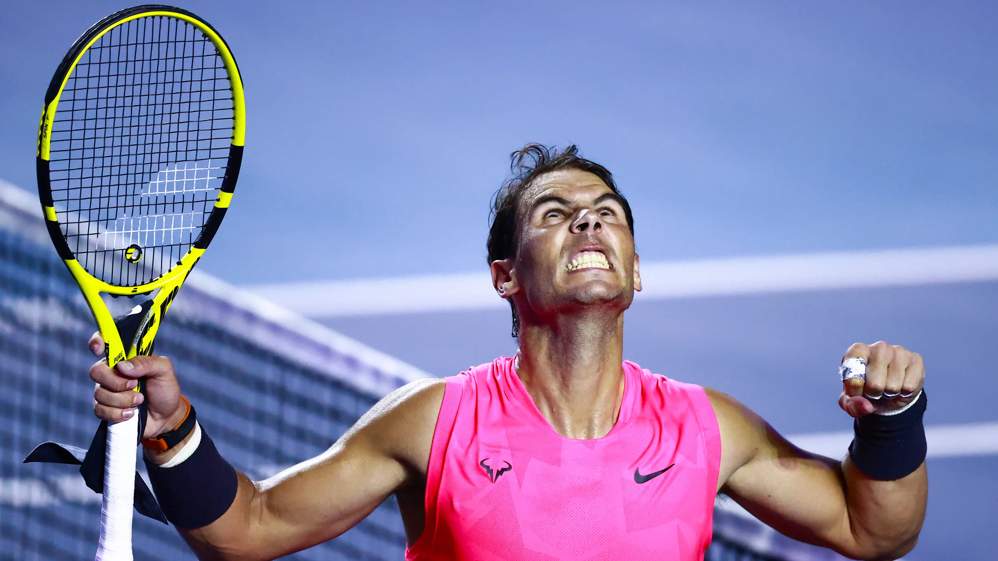 Rafa Nadal mira al cielo tras ganar en México Rafa Nadal mira al cielo tras ganar en México