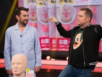 Arturo Valls, ninguneado por El Monaguillo en 'El Hormiguero 3.0': "Como soy tu amigo has traído la mierda que no quiere nadie" Arturo Valls, ninguneado por El Monaguillo en 'El Hormiguero 3.0': "Como soy tu amigo has traído la mierda que no quiere nadie"