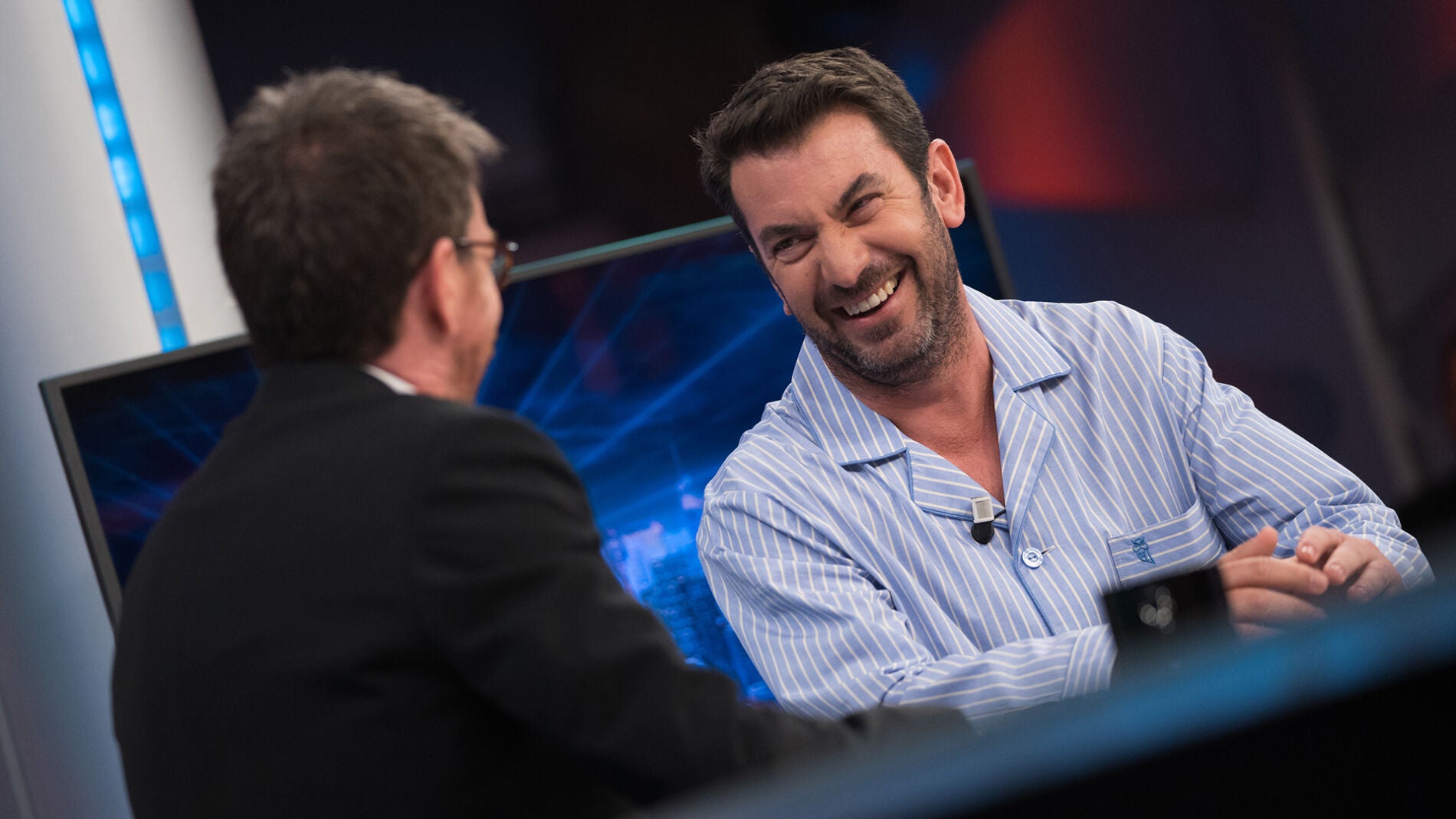 Arturo Valls explica las nuevas pruebas de la quinta temporada de 'Me Resbala'