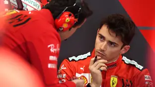 Charles Leclerc en el box de Ferrari Charles Leclerc en el box de Ferrari
