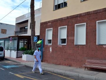 Fachada de la residencia donde trabaja la mujer que da positivo al coronavirus