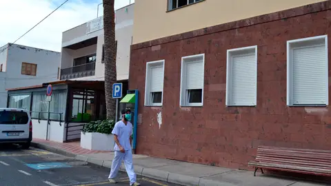 Fachada de la residencia donde trabaja la mujer que da positivo al coronavirus Fachada de la residencia donde trabaja la mujer que da positivo al coronavirus