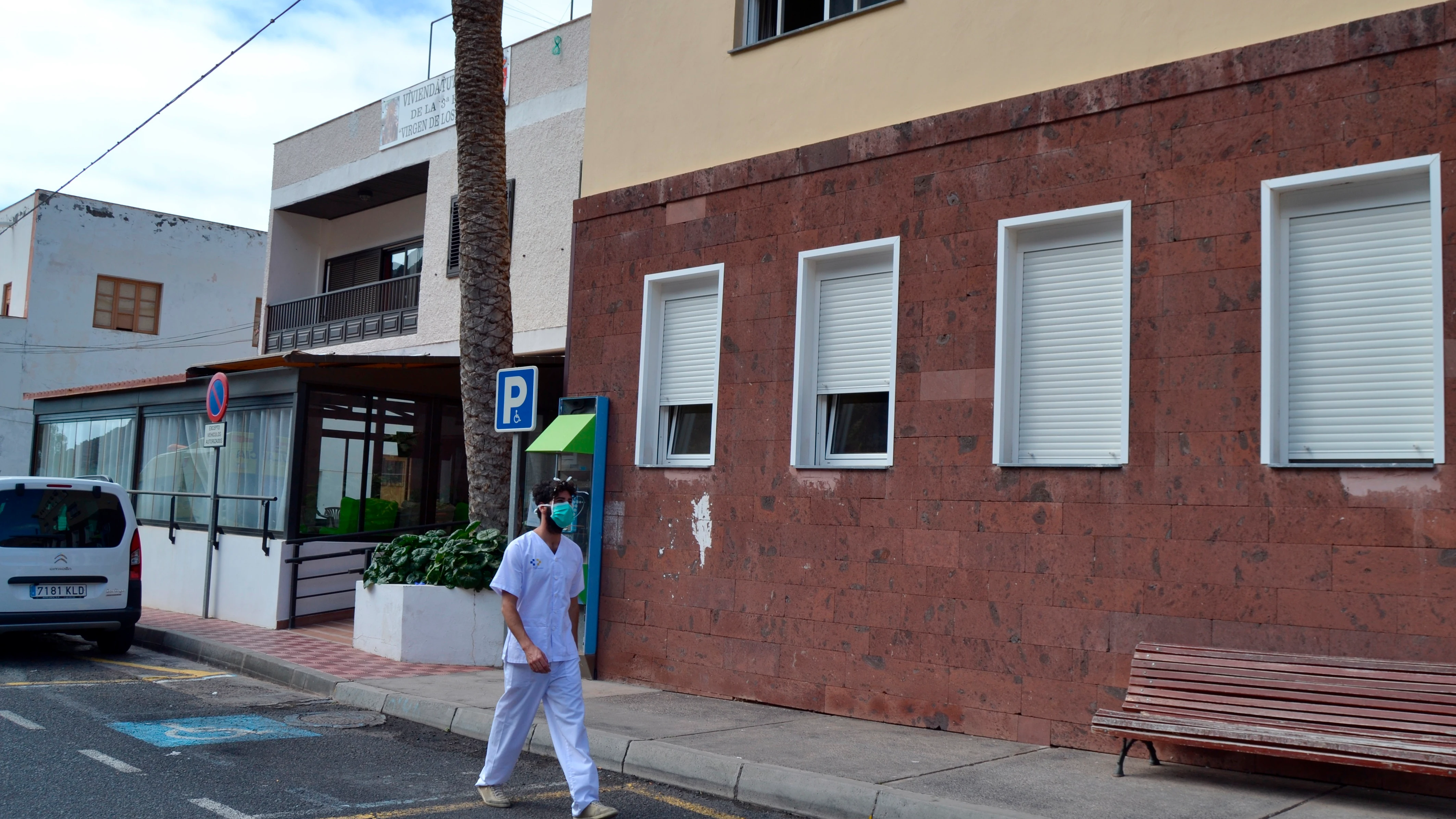 Fachada de la residencia donde trabaja la mujer que da positivo al coronavirus Fachada de la residencia donde trabaja la mujer que da positivo al coronavirus
