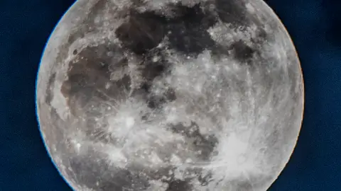 Descubren una nueva mini-luna orbitando la Tierra Descubren una nueva mini-luna orbitando la Tierra