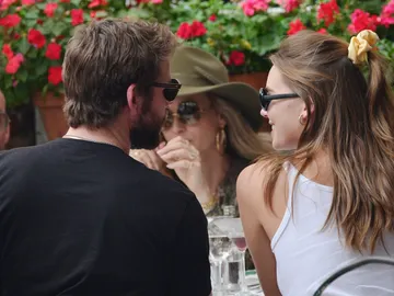 Liam Hemsworth y Gabriella Brooks Liam Hemsworth y Gabriella Brooks