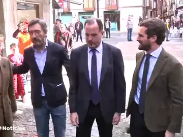 Pablo Casado a Pedro Sánchez: ¿Hasta cuándo va a mantener el escarnio de una mesa de autodeterminación? Pablo Casado a Pedro Sánchez: ¿Hasta cuándo va a mantener el escarnio de una mesa de autodeterminación?