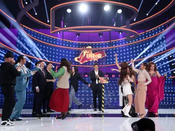 ‘Tu cara me suena’ versiona ‘Furor’ con Manel Fuentes, los concursantes y el jurado ‘Tu cara me suena’ versiona ‘Furor’ con Manel Fuentes, los concursantes y el jurado