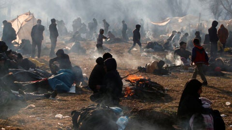  Campamento de migrantes cerca del cruce fronterizo Pazarkule de Turqu&iacute;a con Kastanies de Grecia