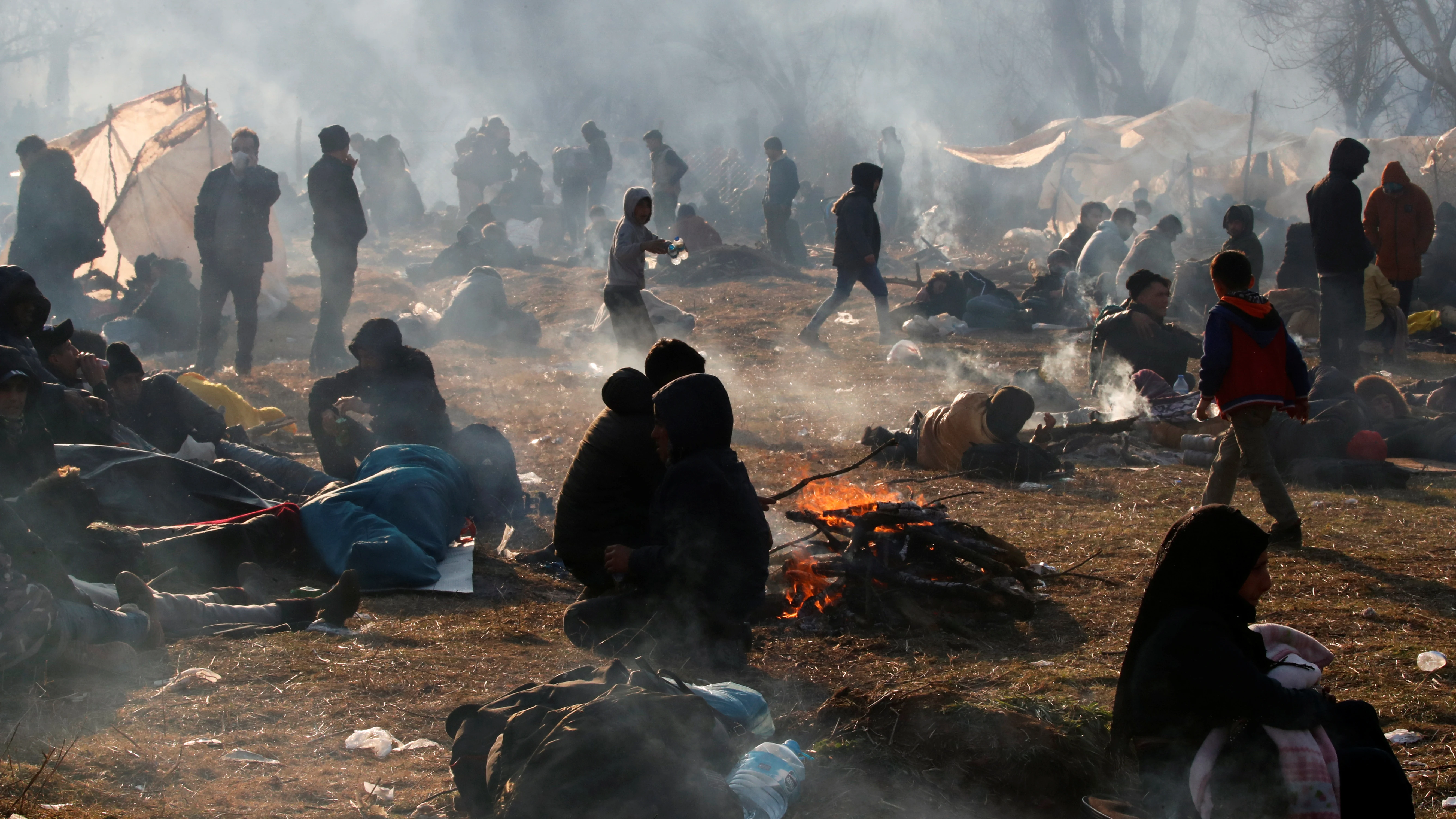 Campamento de migrantes cerca del cruce fronterizo Pazarkule de Turquía con Kastanies de Grecia Campamento de migrantes cerca del cruce fronterizo Pazarkule de Turquía con Kastanies de Grecia