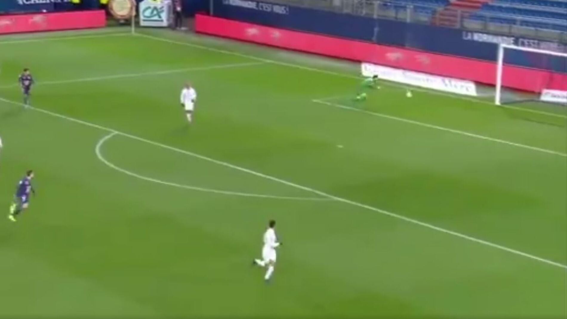 La cantada del a&ntilde;o: autogol de un portero