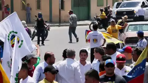 Juan Guaidó denuncia que intentaron asesinarlo y responsabiliza a Nicolás Maduro Juan Guaidó denuncia que intentaron asesinarlo y responsabiliza a Nicolás Maduro