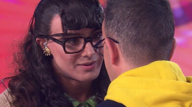 Jorge González y Àngel Llàcer se funden en uno de los besos más tiernos de 'Tu cara me suena'