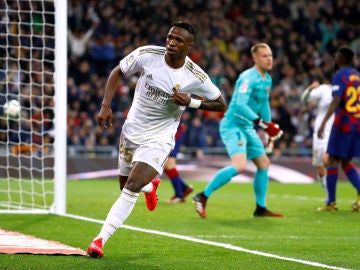 Vinicius celebra su gol ante el Barcelona