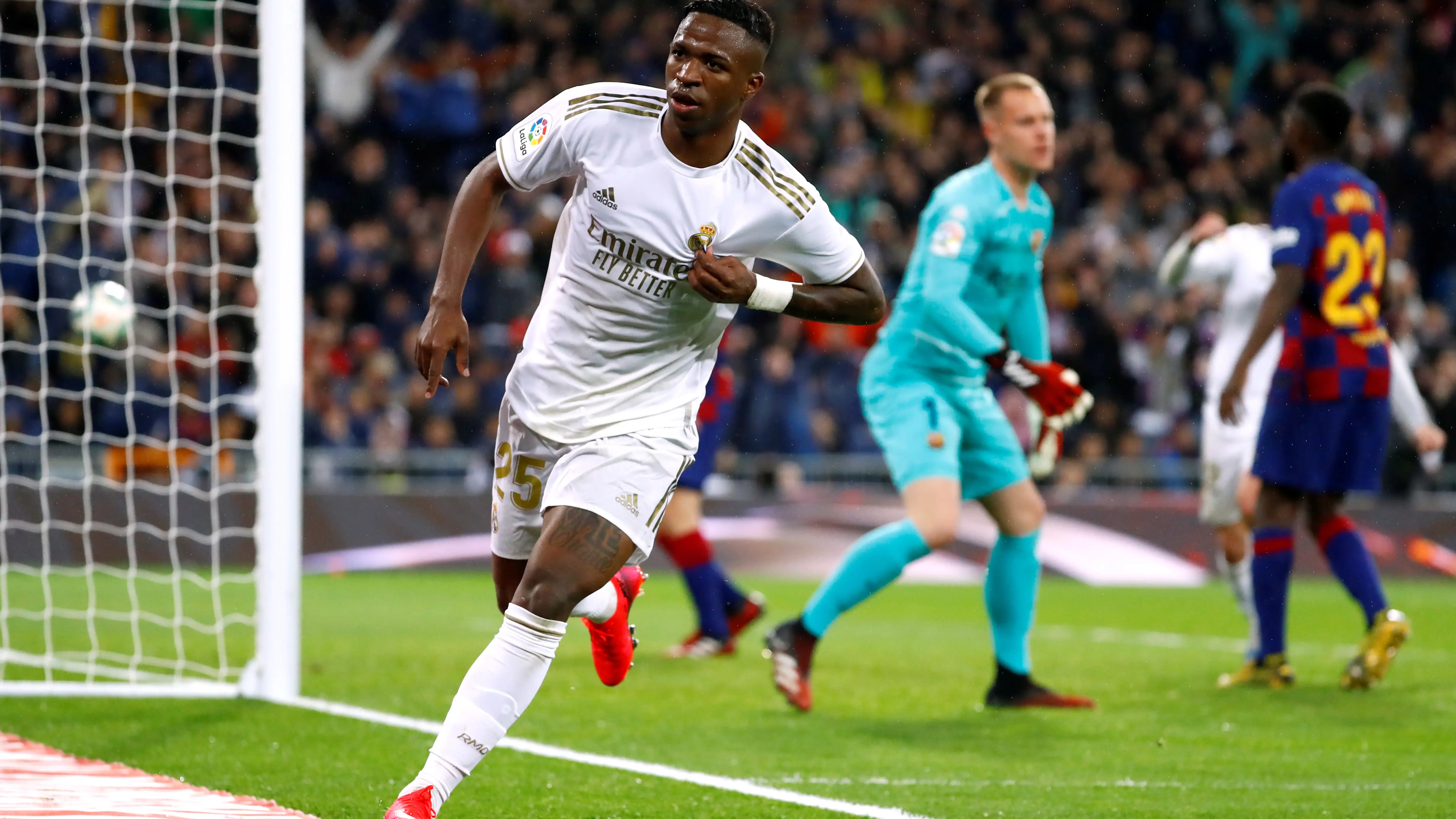 Vinicius celebra su gol ante el Barcelona