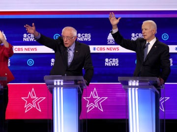 Elisabeth Warren, Bernie Sanders y Joe Biden, en el debate de los candidatos demócratas a la presidencia