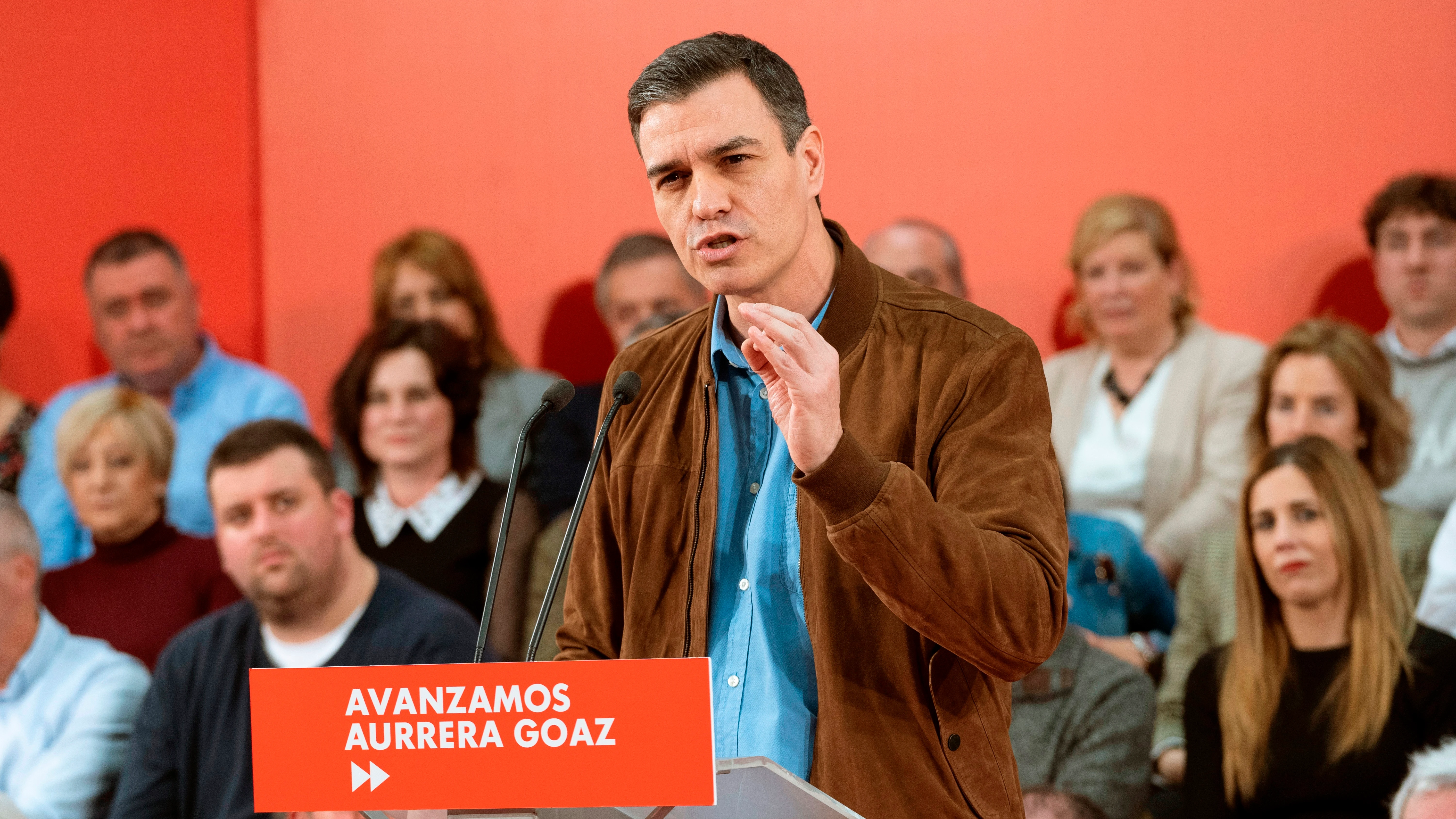 El presidente del Gobierno, Pedro Sánchez, participa en un acto de precampaña electoral celebrado este domingo en Vitoria El presidente del Gobierno, Pedro Sánchez, participa en un acto de precampaña electoral celebrado este domingo en Vitoria