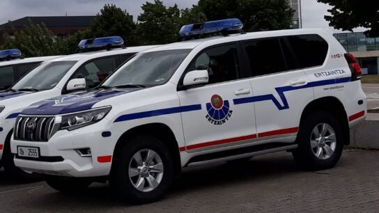 Coche patrulla de la Ertzaintza (Archivo)