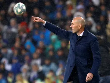 Zinedine Zidane en el Clásico contra el FC Barcelona Zinedine Zidane en el Clásico contra el FC Barcelona