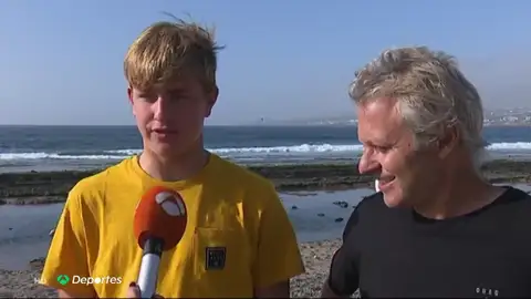 Dani y Néstor García, padre e hijo que compiten en la Liga mundial de surf Dani y Néstor García, padre e hijo que compiten en la Liga mundial de surf