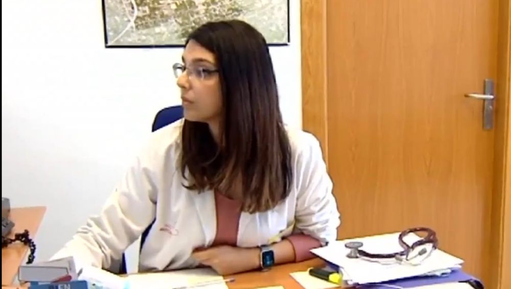 Una doctora muestra el número de pacientes que no acuden a la consulta y tampoco cancelan la cita