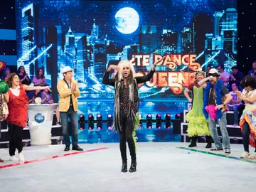 ¿Qué hacen El Fary, Jenifer López, Buzz Lightyear y Carmen de Mairena juntos sobre el mismo escenario? ¿Qué hacen El Fary, Jenifer López, Buzz Lightyear y Carmen de Mairena juntos sobre el mismo escenario?