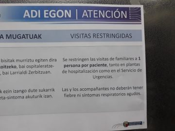 Cartel informativo en un hospital vasco