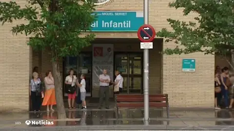 Una niña, grave tras caer a una piscina en Huesca Una niña, grave tras caer a una piscina en Huesca