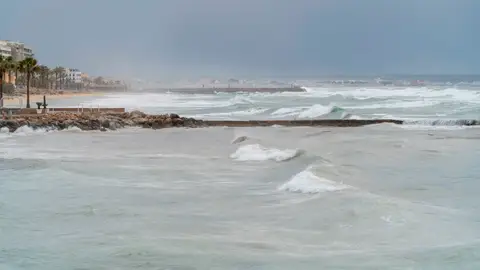 Vista del fuerte oleaje en Palma de Mallorca Vista del fuerte oleaje en Palma de Mallorca