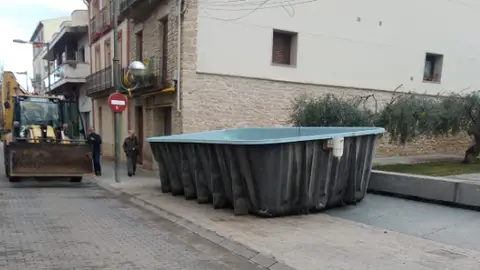Cae una piscina de una azotea Cae una piscina de una azotea