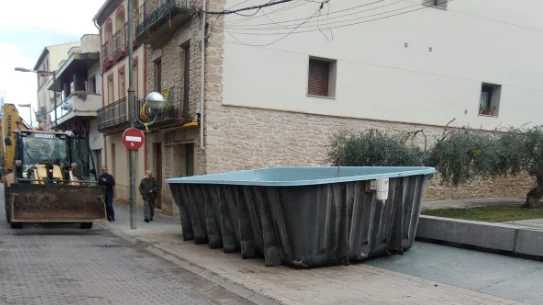 Cae una piscina de una azotea Cae una piscina de una azotea