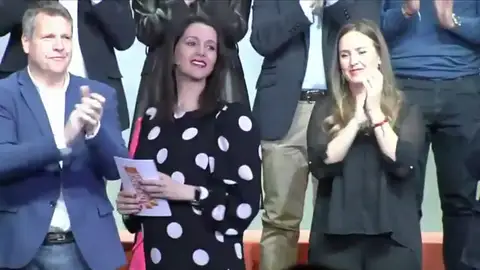 Inés Arrimadas arrasa en la votación de compromisarios, logra un 78% frente al 5,9% de Francisco Igea Inés Arrimadas arrasa en la votación de compromisarios, logra un 78% frente al 5,9% de Francisco Igea