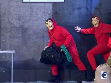 Dos ‘chorizos criollos’ roban las “pelotas de Rafa Nadal” en el ‘Teatro dependiente’ Dos ‘chorizos criollos’ roban las “pelotas de Rafa Nadal” en el ‘Teatro dependiente’