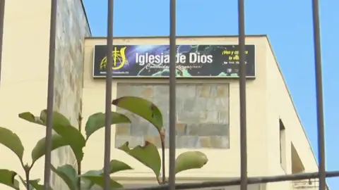 Fachada de una Iglesia Fachada de una Iglesia
