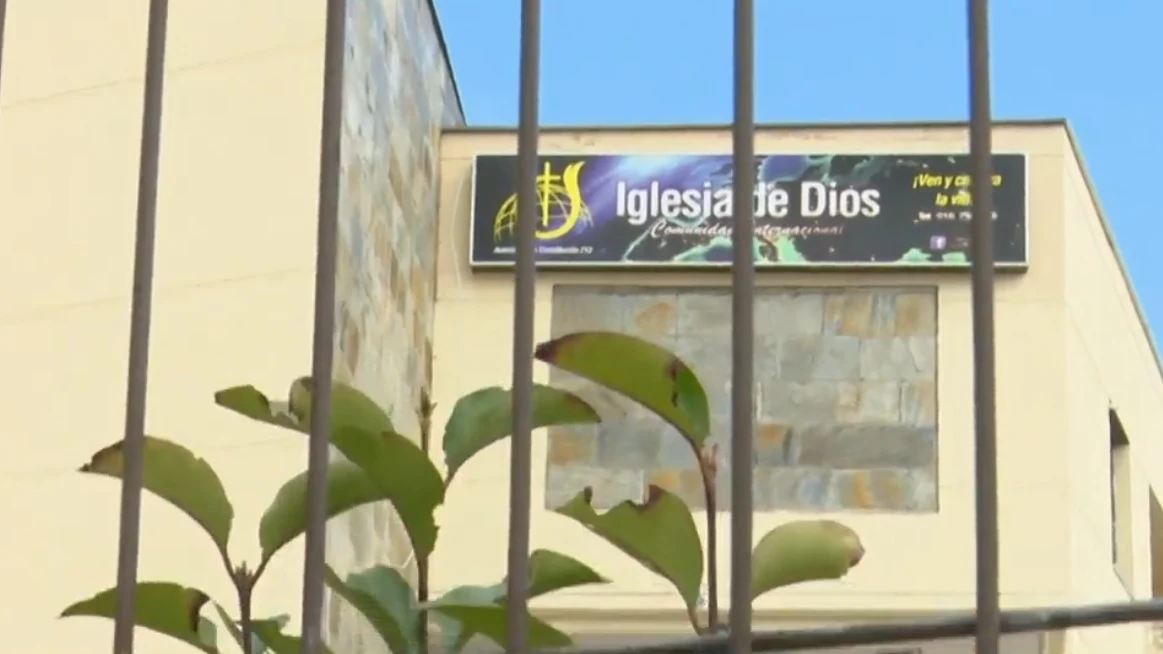 Fachada de una Iglesia Fachada de una Iglesia